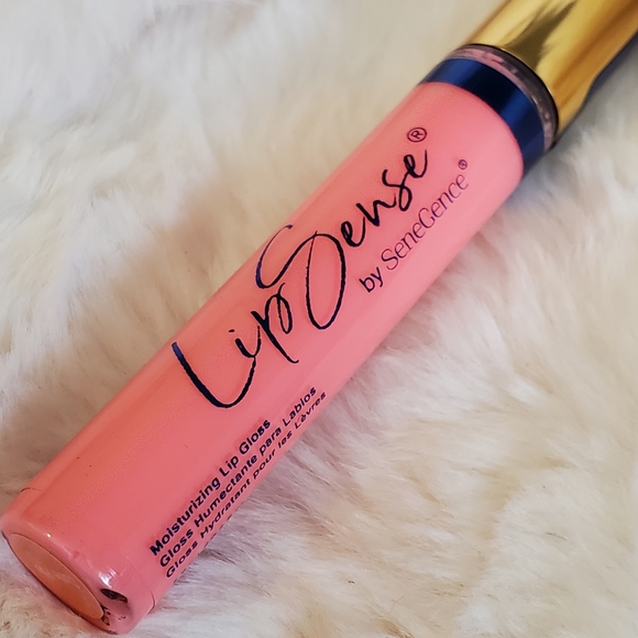 Lipsense moisturizing lip gloss in Cutie Pie - Picture 2 of 4